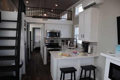 Main room with different angle of "hallway"