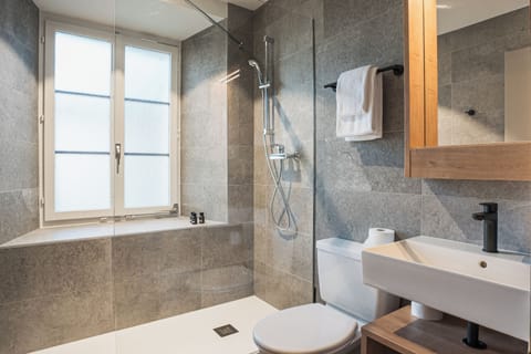 Family Room | Room amenity