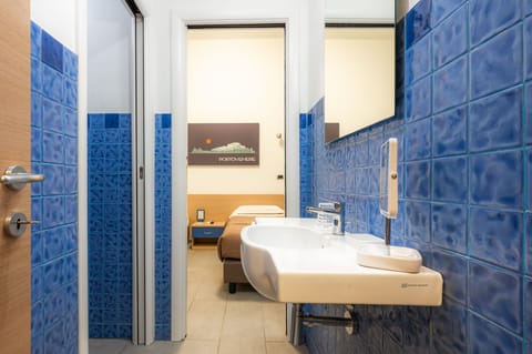 2 Connecting Double Rooms | Bathroom | Shower, rainfall showerhead, eco-friendly toiletries, hair dryer
