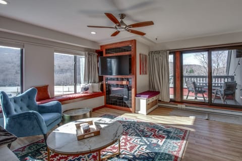 Condo, 2 Bedrooms | Living area