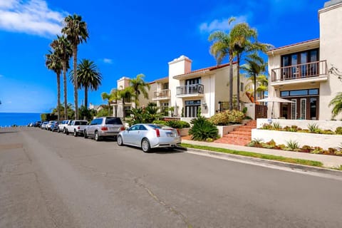 Steps to Windansea Beach. Stand Alone Home.