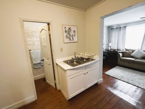 Standard Apartment | Bathroom | Shower, towels, soap, shampoo