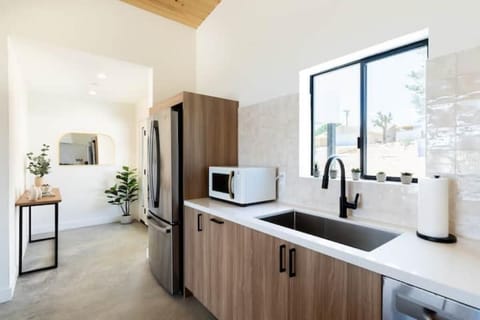 Joshua trees and views out almost every window.