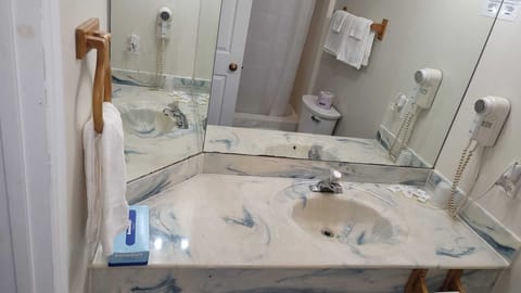 Luxury Room | Bathroom | Hair dryer, towels