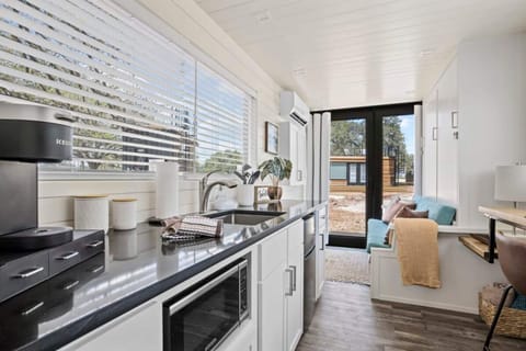 House | 1 bedroom, iron/ironing board, Internet