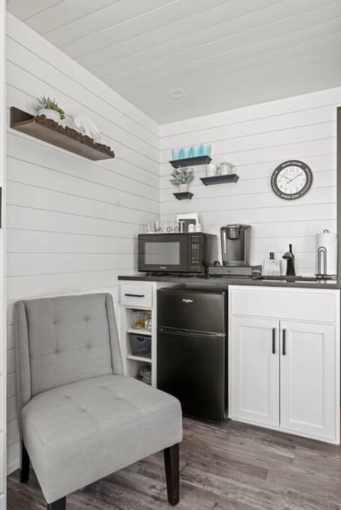 House | 1 bedroom, iron/ironing board, Internet