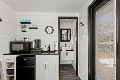 House | 1 bedroom, iron/ironing board, Internet