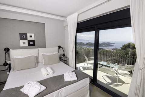 Superior Studio, Sea View | Premium bedding, in-room safe, desk, soundproofing