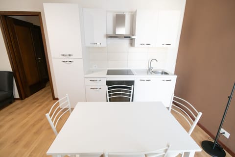 Deluxe Apartment | Private kitchen | Full-size fridge, oven, stovetop, highchair