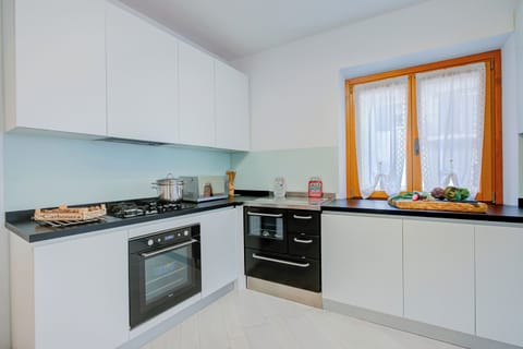 Family Apartment, 1 Bedroom, Mountainside (Casa dei Nonni) | Private kitchen | Fridge, microwave, oven, stovetop