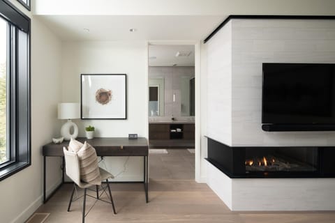 Indoors, Furniture, Living Room, Fireplace, Screen