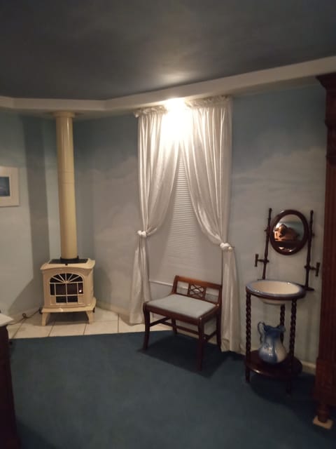 Deluxe Room, 1 King Bed, Balcony, Mountain View | 1 bedroom, soundproofing, iron/ironing board, free WiFi