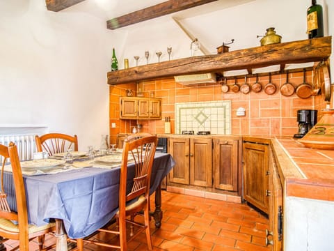 Cabinetry, Property, Furniture, Countertop, Wood, Table, Architecture, Interior Design, Building, Kitchen