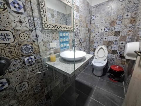 Standard Apartment | Bathroom | Hair dryer, heated floors, towels, soap