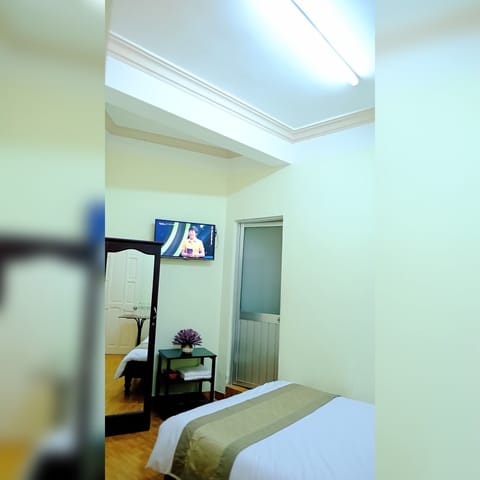 City Room, 1 Double Bed | Desk, blackout drapes, free WiFi