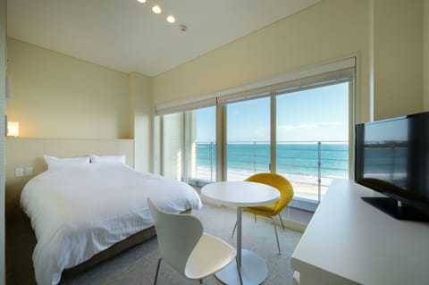 Double Room Single Use, 1 Large Twin Bed, Non Smoking, Ocean View | In-room safe, free WiFi, bed sheets
