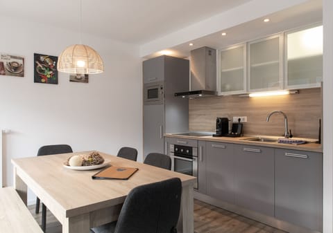 Apartment, 2 Bedrooms: Incl. 163 EUR cleaning fee | Private kitchen | Fridge, oven, stovetop, dishwasher