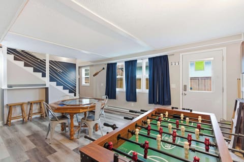 House, Multiple Beds, Hot Tub, Garden View (Branson Downtown Beauty) | Game room