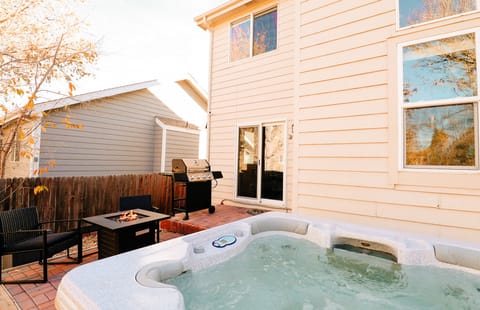 Treat yourself to a peaceful soak, and let go of stress as you revel in pure relaxation. 🌟💆♂️