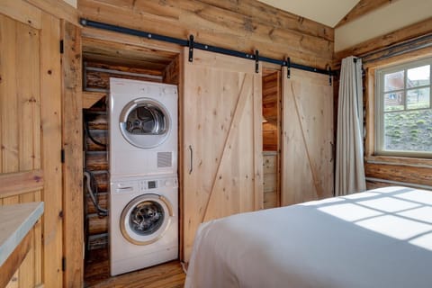 Cabin, 2 Bedrooms | Laundry