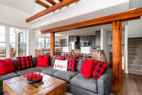 Condo, 3 Bedrooms | Living area