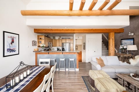 Condo, 3 Bedrooms | Living area