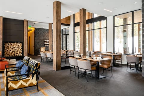 Condo, 2 Bedrooms | Dining