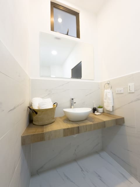 Deluxe Double Room | Bathroom