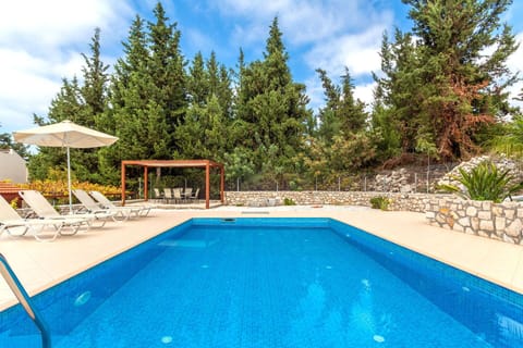 Building Exterior, Outdoor, Pool