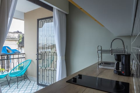 Loft 202 - w/balcony - Daily Cleaning | In-room safe, blackout drapes, cribs/infant beds, free WiFi