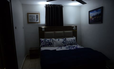 Business Single Room | Free WiFi, bed sheets