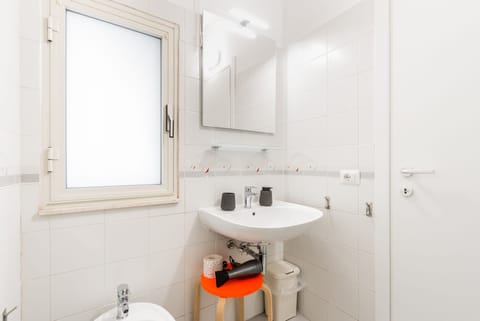 Comfort Apartment | Bathroom | Shower