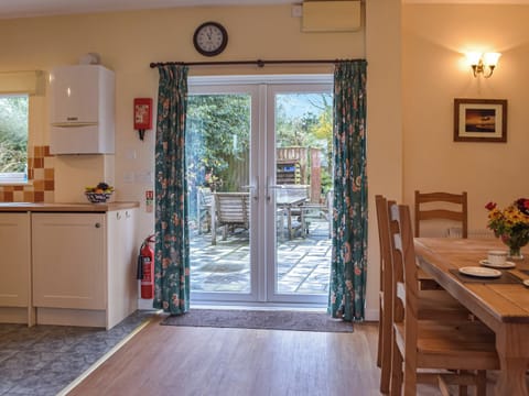 Kitchen/diner | Cowslip Cottage, Keeston