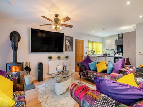 Open plan living space | Merriman Lodge, Glastonbury