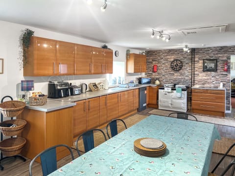 Kitchen/diner | Muirston Farmhouse - Farmhouse Holidays, Cumnock