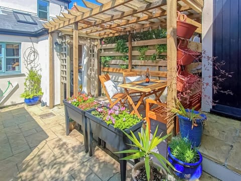 Sitting-out-area | Hafod, St Just