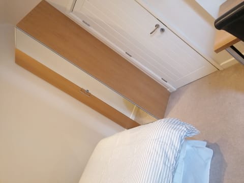 Individually furnished, desk, laptop workspace, free WiFi