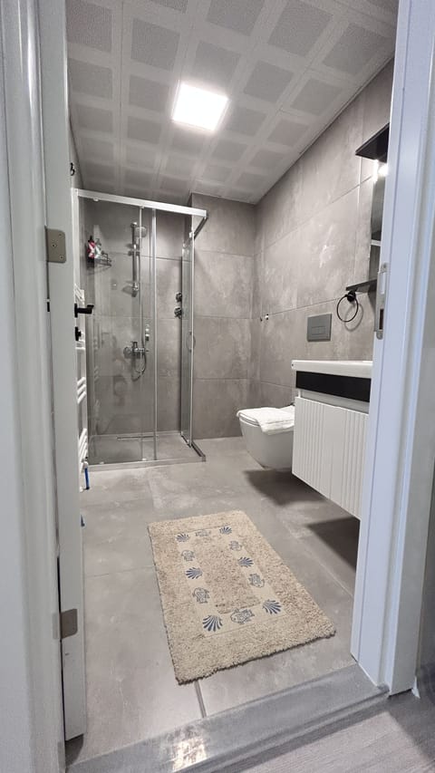 Standard Studio | Bathroom | Towels