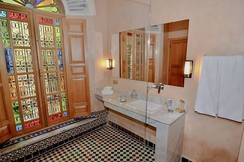 Traditional Room | Bathroom | Shower, hair dryer, bathrobes, towels