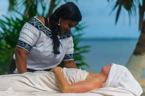 Couples treatment rooms, deep-tissue massages, Swedish massages