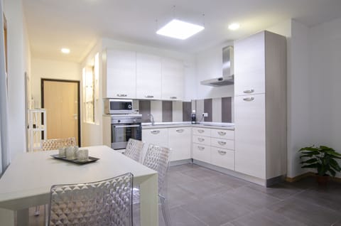 Panoramic Apartment | Private kitchen | Full-size fridge, oven, stovetop, dishwasher