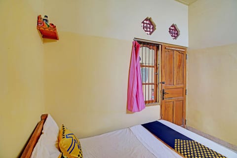 Standard Double Room | Laptop workspace, free WiFi, bed sheets