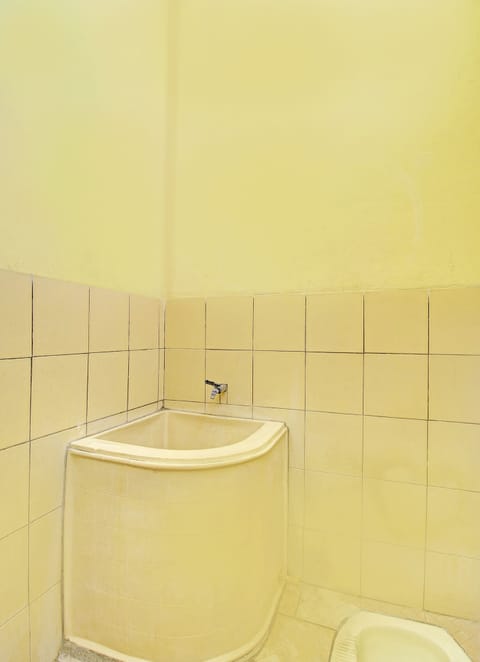 Standard Double Room | Bathroom | Shower, towels