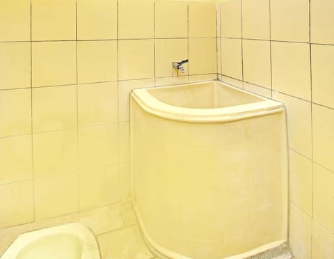 Standard Double Room | Bathroom | Shower, towels