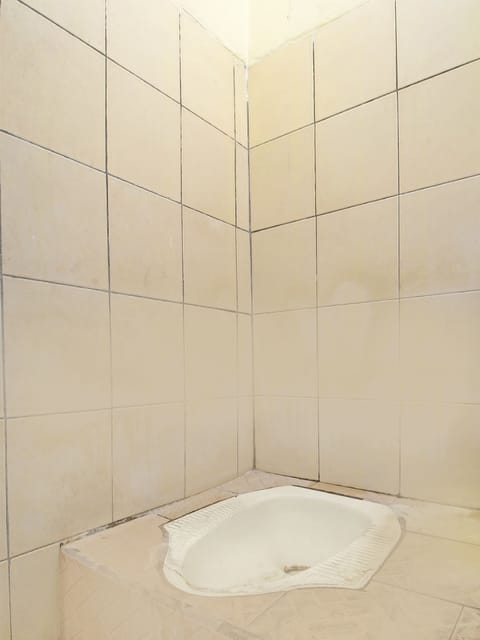 Standard Double Room | Bathroom | Shower, towels