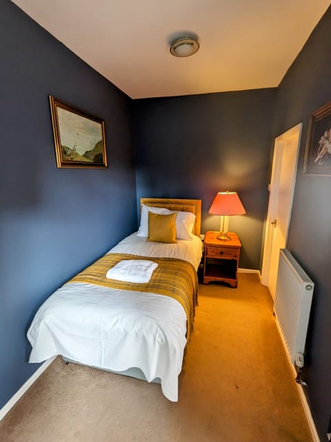 Twin Room | Iron/ironing board, free WiFi, bed sheets