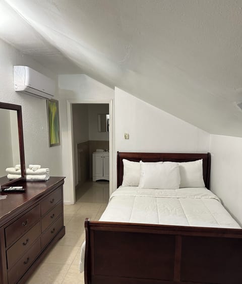 Single Room, 1 Double Bed | 1 bedroom, free WiFi, bed sheets