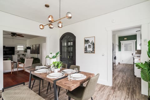 Spacious dining & kitchen: ideal for meals, work & play during your stay.
