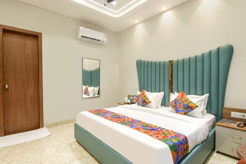 Premium Room | Egyptian cotton sheets, premium bedding, in-room safe, free WiFi