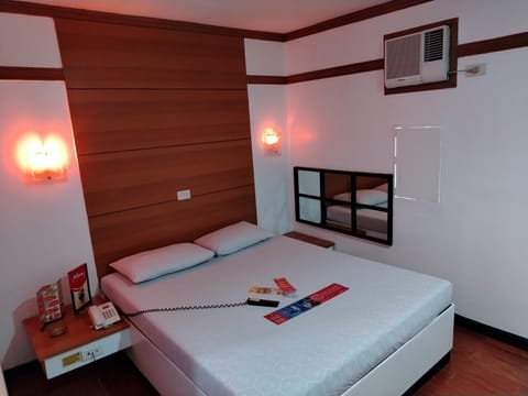 Deluxe Room, 1 Queen Bed | In-room safe, desk, free WiFi
